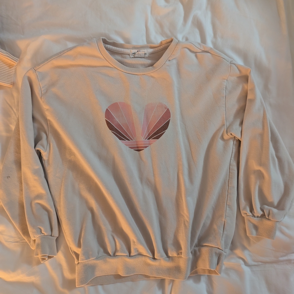 Heart Graphic Sweatshirt